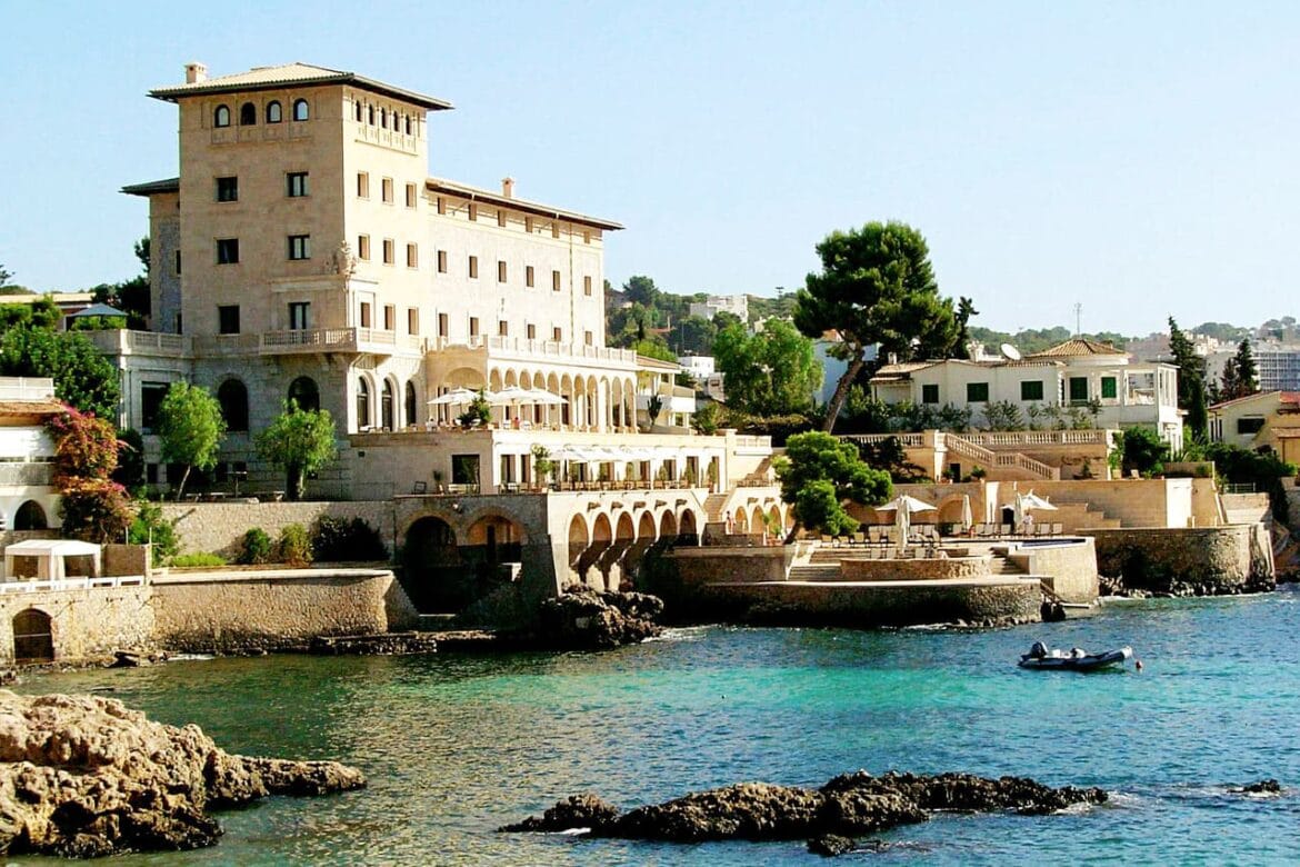 The Best Hotels for a Romantic Valentine's Getaway