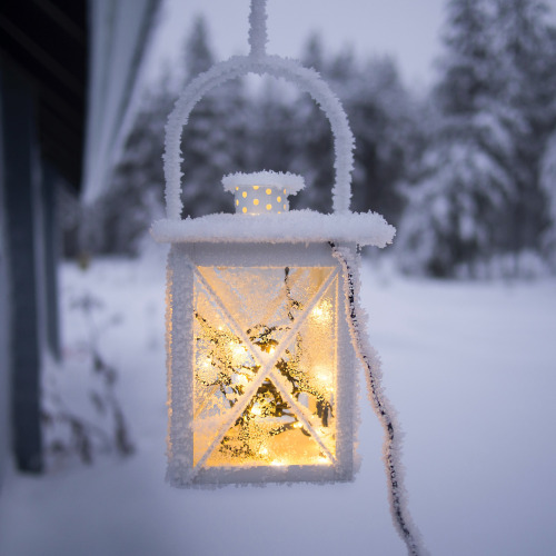 snow covered lantern for a winter wedding destination