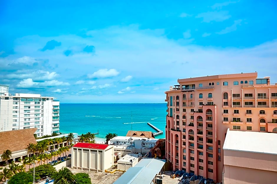 Aloft Cancun - pet-friendly hotel
