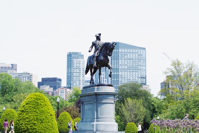 statue